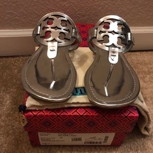Tory Burch MILLER SANDAL, PATENT LEATHER